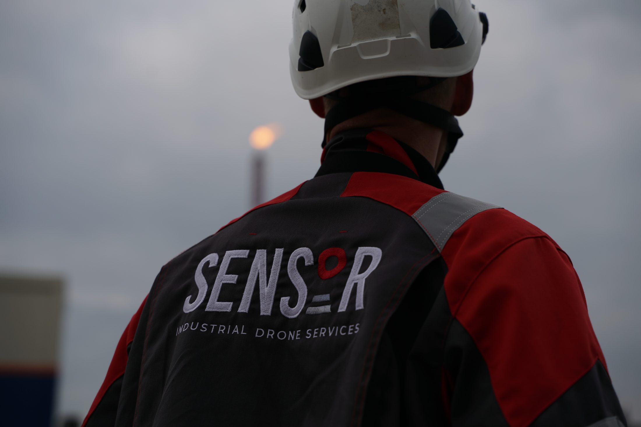 Sensor IDS pilot facing a flare stack